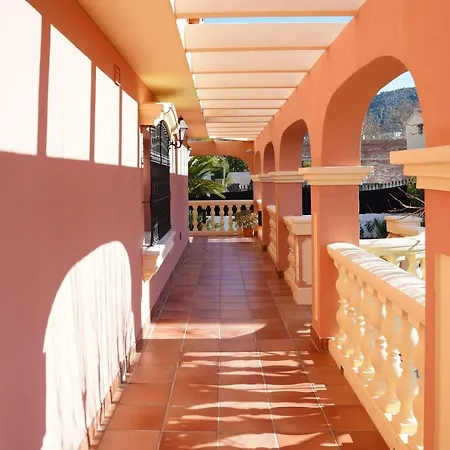 Tess Cari Alhaurín de la Torre